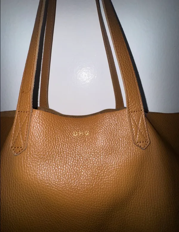 Cuyana large bag tote camel color - Image 4