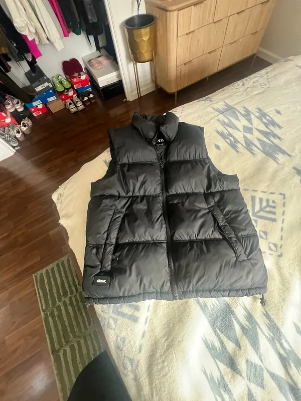 Zara DNWR black puffer vest S  - Image 8