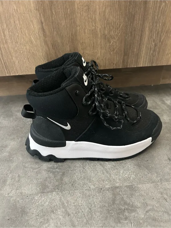 Nike City Classic Women's Lace-up Sneaker Boots Winter Snow Boots Black Size 7 - Image 3