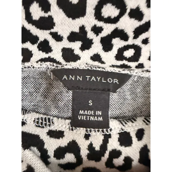 Ann‎ Taylor Top Women Small Black White Leopard Print Mock Neck Button Cuff Chic - Image 3