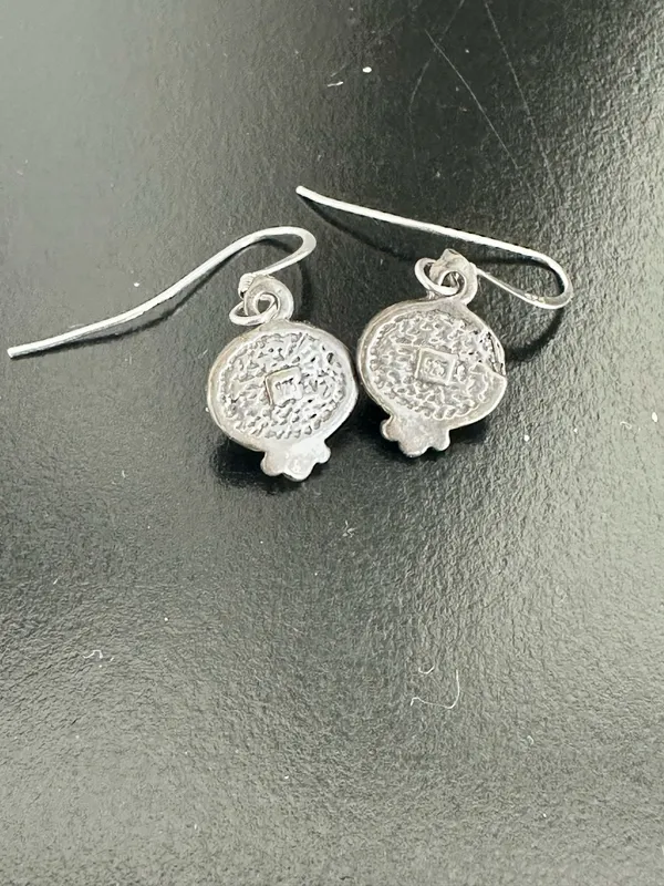 Red Floral Oval Drop Earring Set In Silver - Image 2
