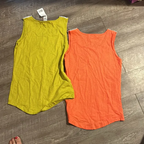 2 NWT Lizwear Lace Neck Tank Tops‎ Green and Orange Size Small - Image 5