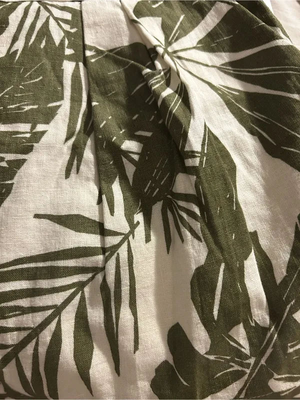 Abercrombie & Fitch Olive Green Leaf Print Pleated Shorts - Image 4