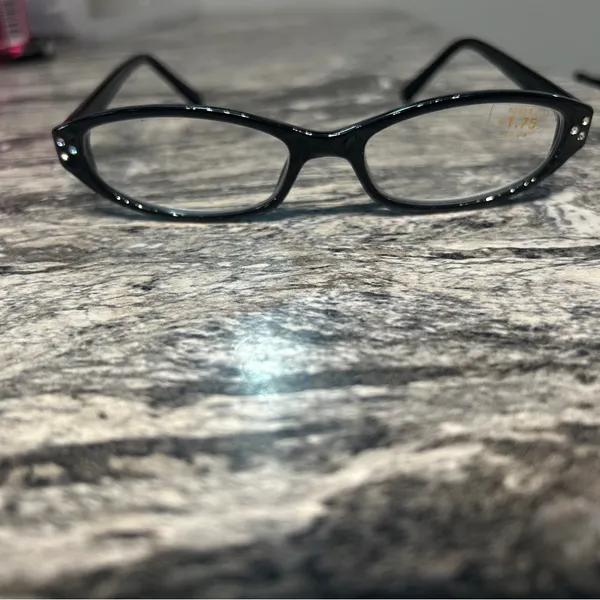 Elegant Black Women's Readers Glasses 1.75 NWOT - Image 3