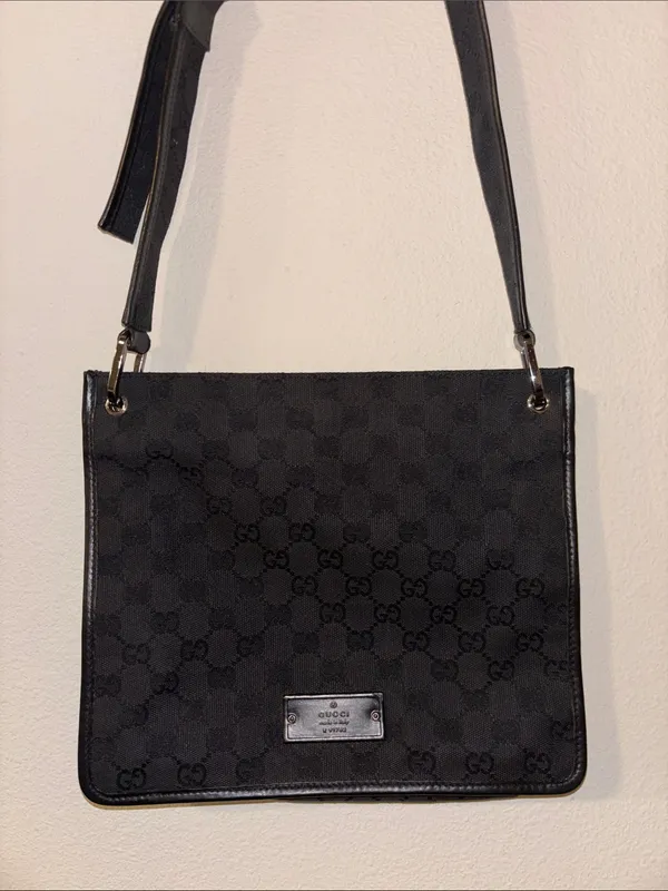 Gucci Black GG Canvas Crossbody Bag - Image 2