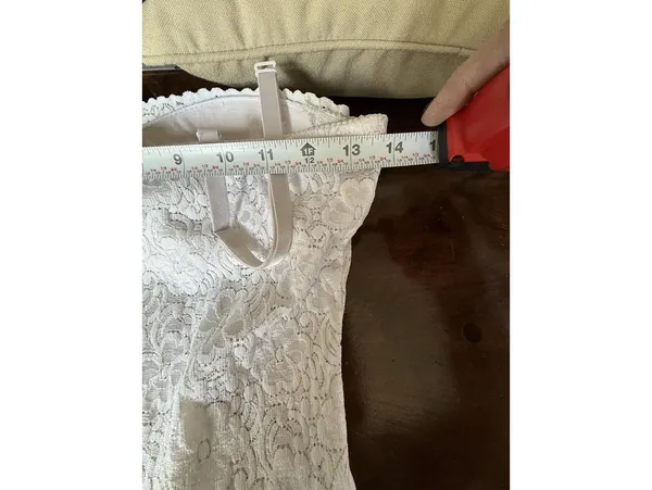 White Floral Lace Camisole Top with Adjustable Straps Size Medium - Image 7