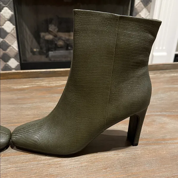 Journee‎ Collection Sarah Block Heel Bootie Olive Green Lizard Texture Zip 12 - Image 3