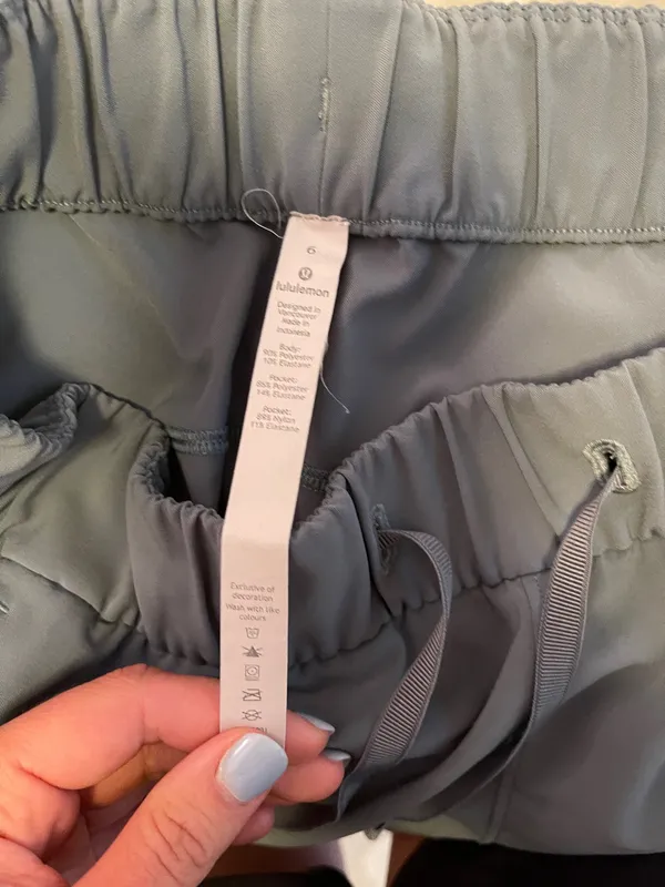 Lululemon On The Fly Shorts Grey - Image 2