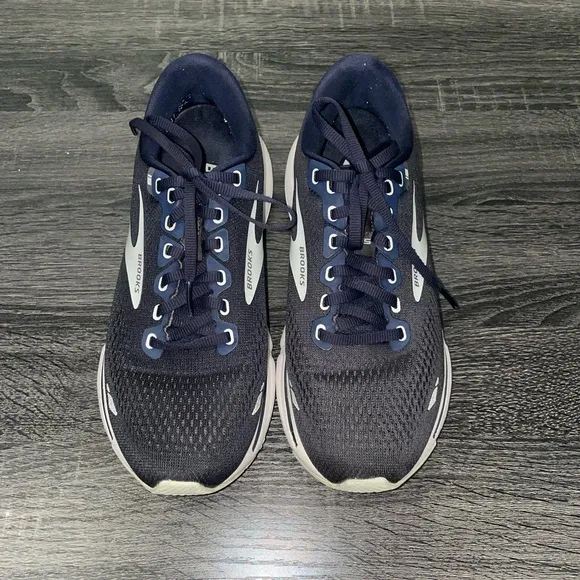Brooks Ghost 15 Running Shoes Women's size 8 - Image 2