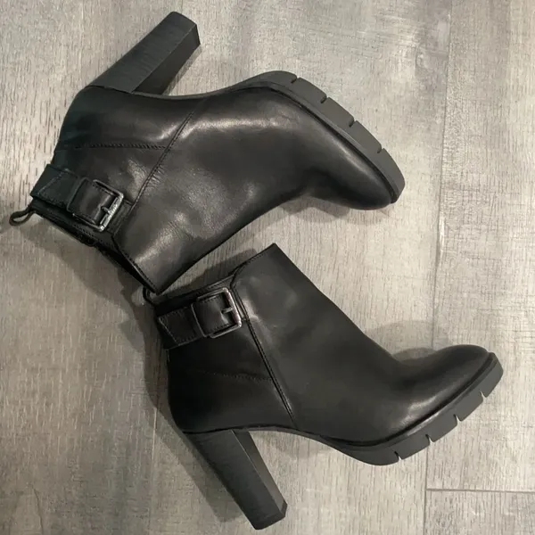 ITALIAN BATA Black Leather Booties Size 8 - Image 5