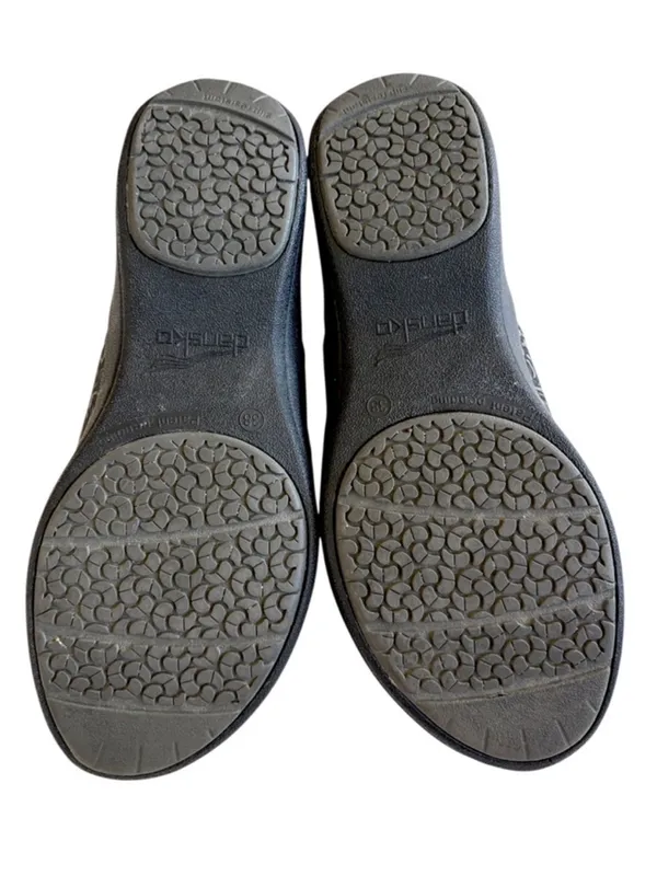 EUC Dansko Leather Embossed clogs Black Size 8 - Image 8