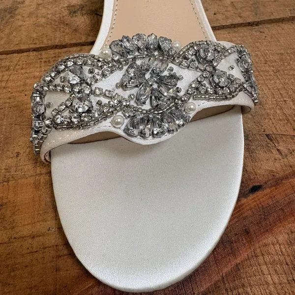Betsey Johnson Mel Block Heel Evening Dyeable Sandals Sz 8 - Image 4