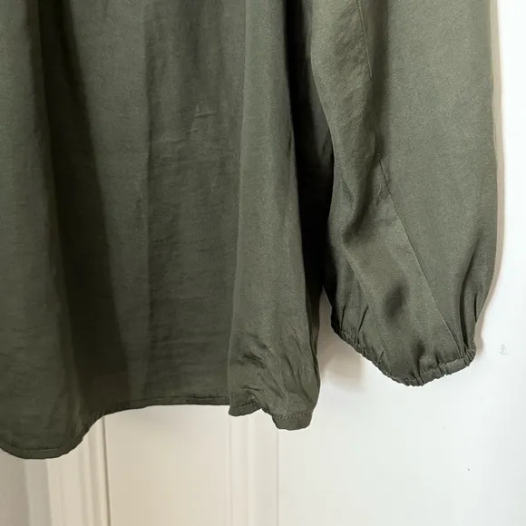 LOFT Olive Green Smocked Long Sleeve Blouse Size Large Flowy Fall Top - Image 5