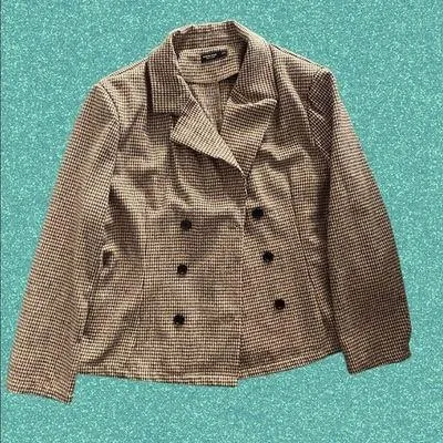 SheIn NWT blazer and short set - Image 2