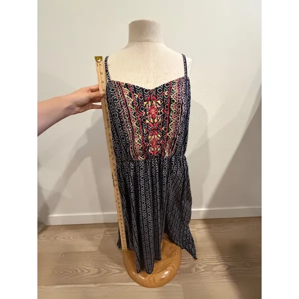 Maurices Navy Embroidered Geometric Sharkbite Hem Midi Dress Size 4 - Image 6