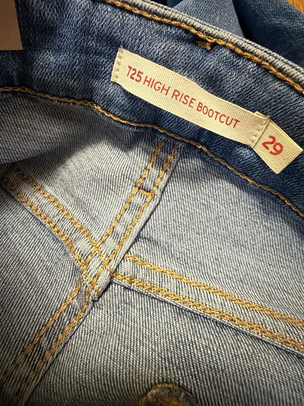 Levi's 725 high rise Women's bootcut Jeans size 29 - Image 13