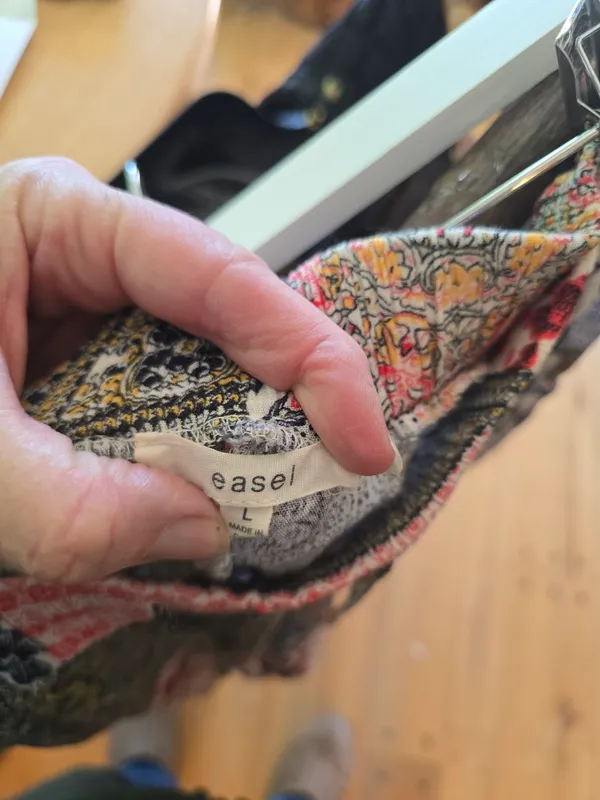 O easel Red Multi Patchwork Floral Pull-On Track Pants Large - Image 2