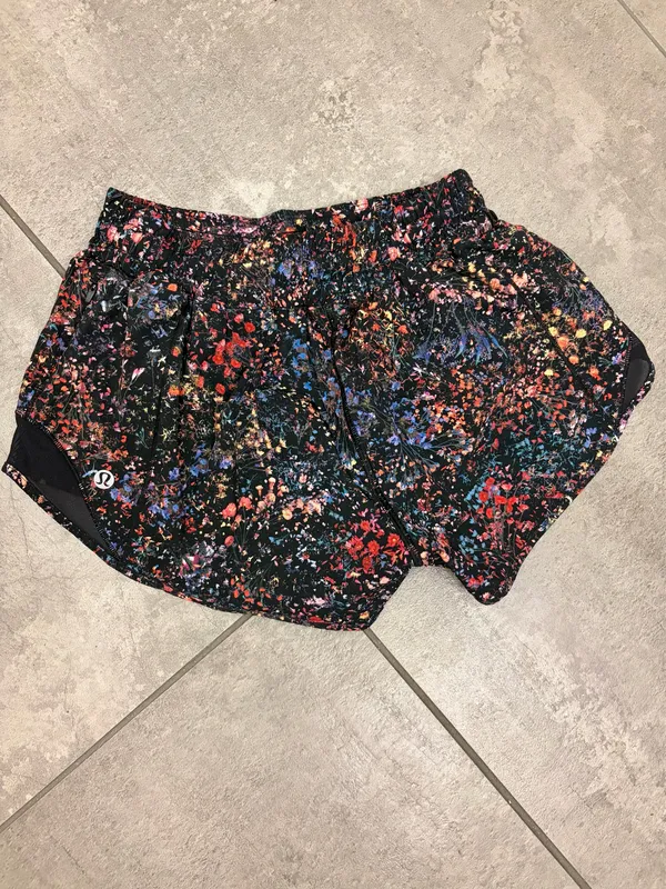 Lululemon Shorts 2.5" - Image 2
