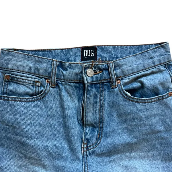 Womens Urban Outfitters BDG Distressed Raw Hem Light Rinse Cowboy Jeans - Sz 26 - Image 3