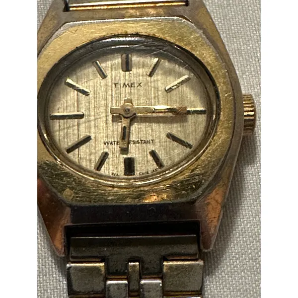 Vintage Timex Women's Watch Gold Tone Water Resistant Analog‎ Wristwatch - Image 6
