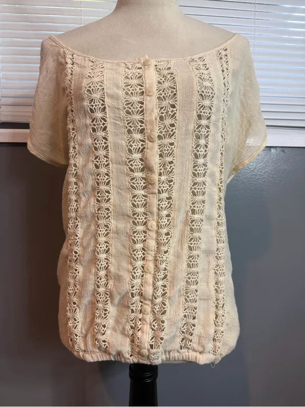 Maurices Cream Crochet Lace Button Front Boho Blouse Size M - Image 4