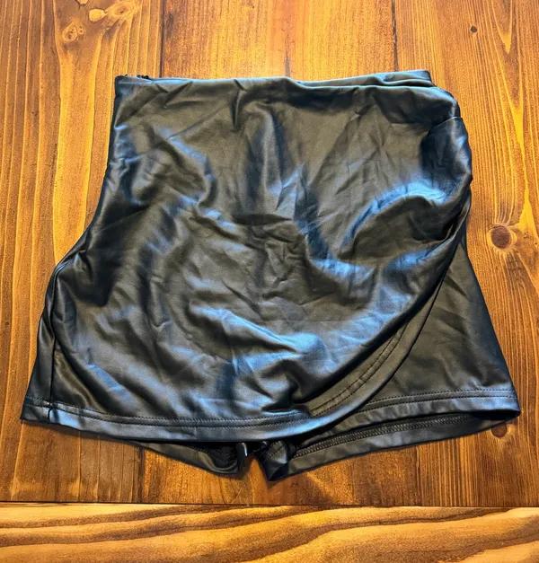SHEIN faux leather skort black - Image 4
