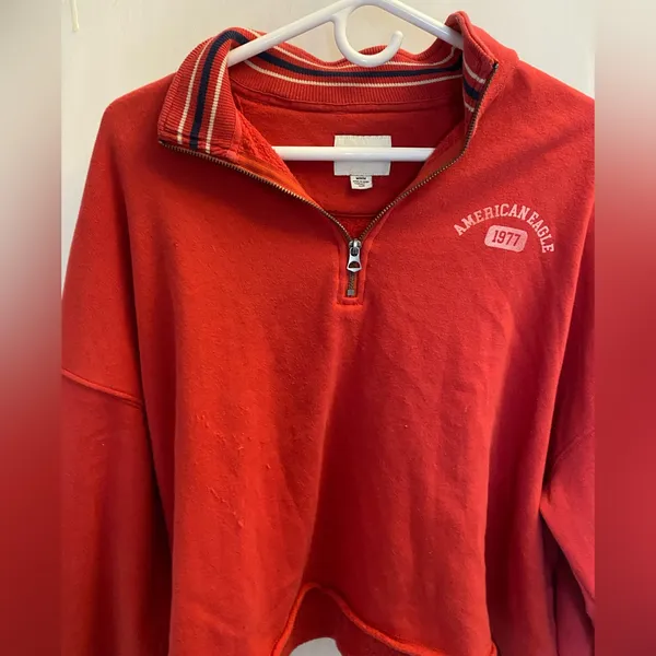 American Eagle Red Cropped Sweatshirt - Image 3