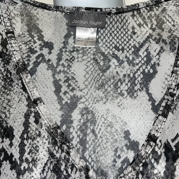 NWOT! Jordan Taylor Snake Print Sheer Coverup Size L - Image 2