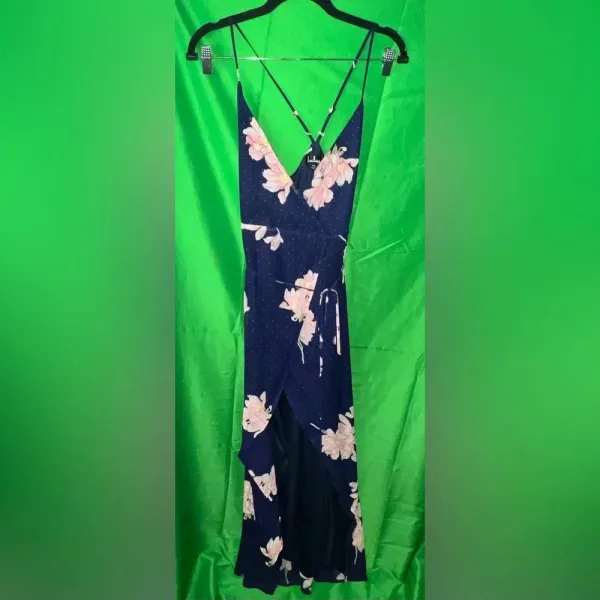 Lulus Gown Size XS-Flaw - Image 2
