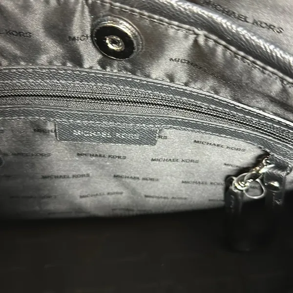 Micheal Kors Maddie Medium Crossgrain Leather Tote Bag - Image 9