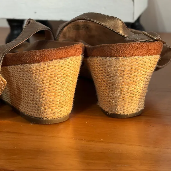 Vionic Catarina Bronze Metallic Studded Wedge Sandals Womens 9 TVW4079 - Image 4