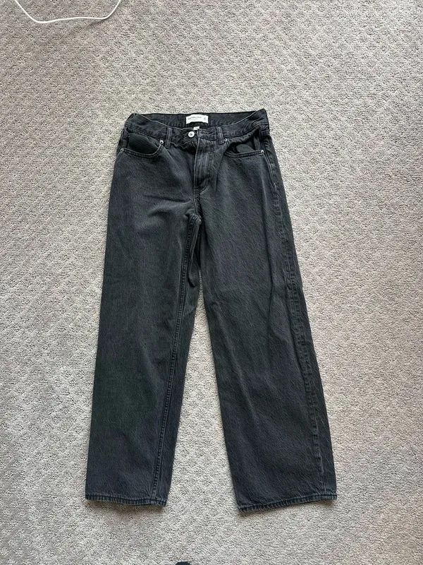 Abercrombie Low-Rise Ultra Loose Jeans - Image 2