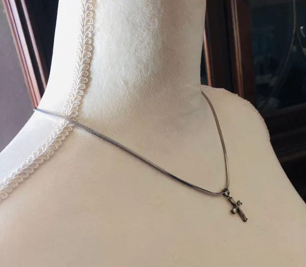 Vintage tapered baguette cubic zirconia 925 cross pendant on chain - Image 4