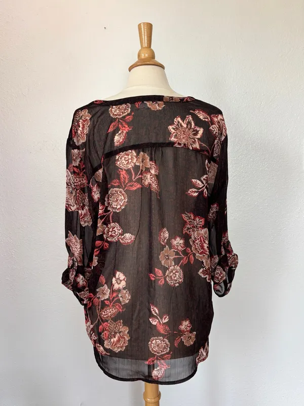 Sheer Black Floral Metallic 3/4th Sleeve Blouse - Image 2