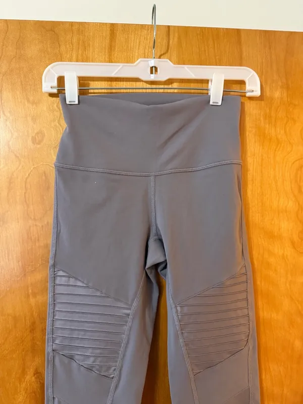 Alo Yoga High-Waist Moto Legging Pin-tucked Panel Purple Dusk Leggings NWT Small - Image 9