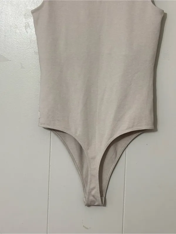 Vuori Halo Mock DreamKnit Bodysuit Milkweed Heather Sleeveless Soft Athleisure - Image 10