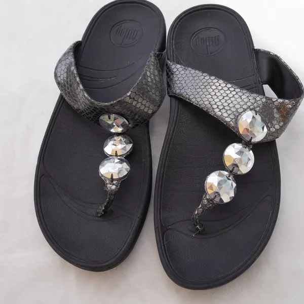 FitFlop Sandals Women Size 8 Black Snakeskin Crystal Microwobbleboard Thong - Image 6