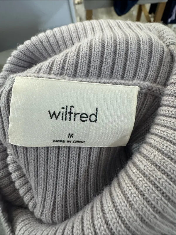 Aritzia Wilfred Cropped Turtleneck‎ Sweater 100% merino wool Medium - Image 6