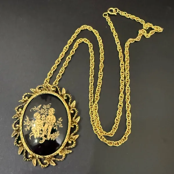 Vintage Unsigned Victorian Revival Cherubs Gemini Zodiac Cameo Pendant Necklace - Image 2