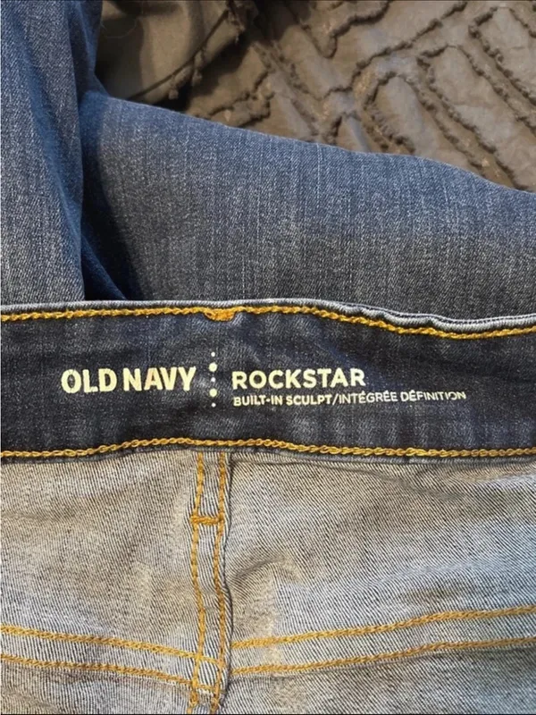 Old Navy rockstar built-in sculpt jeans size 14 regular raw edge hem - Image 3