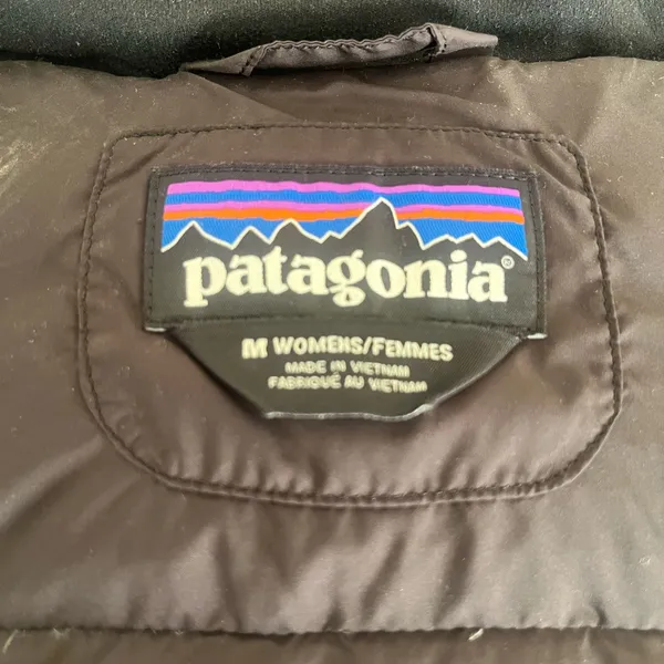 Patagonia Women’s black hooded long down puffer full zip jacket size M - Image 10