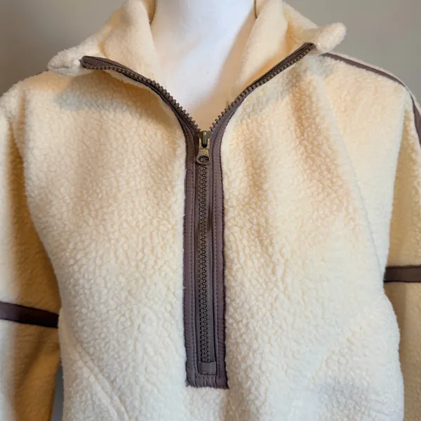 NWOT Boho Quarter-zipped Cream and Tan Oversized Fleece Jacket Sz Small - Image 4