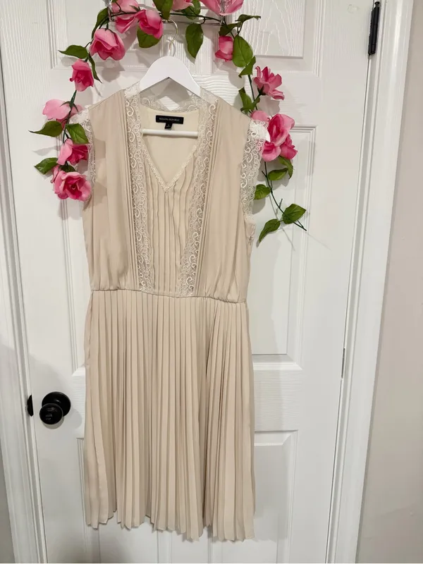 Banana Republic Lace Pleated Midi Dress Cream Romantic Cottagecore Size 6 - Image 2