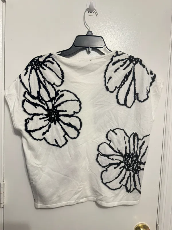 Tahari Floral Sweater Shirt in White Size Small - Image 3