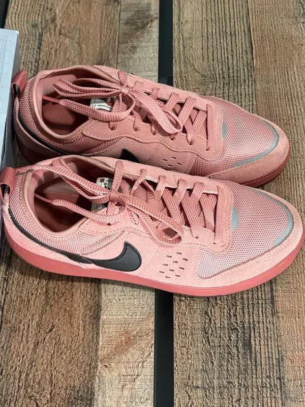 Unisex style Nike sneaker, but women’s size 8 - Image 7