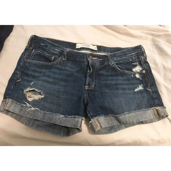 ✨HP 5-28-17✨Distressed A&F Shorts✨ - Image 3