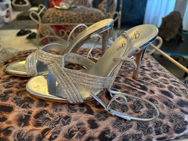 Stunning silver heels size 7.5 🩷 - Image 3