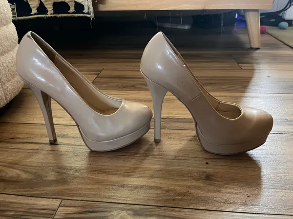 Chinese Laundry WOW Cream rounded toe Platform Pumps/Heels - Image 4