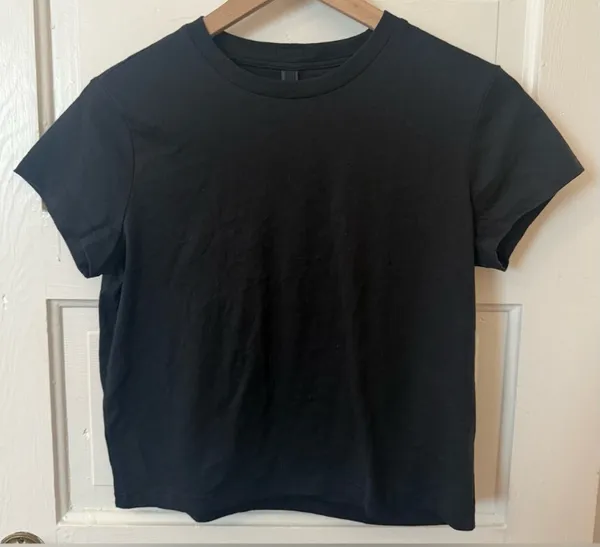 SKIMS Onyx T-Shirt M - Image 3