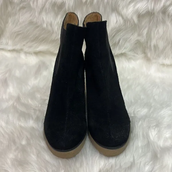 Urban Outfitters Black Suede Posey Gumsole Boots D21‎ - Image 6